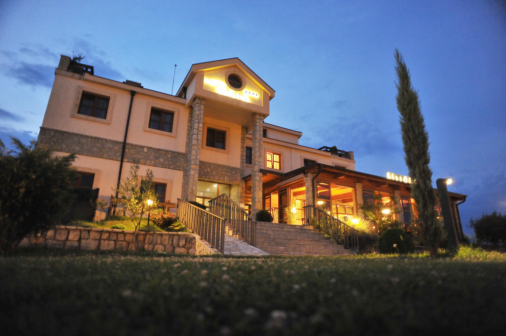 Hotel Aria Mitrovici  Exteriör bild